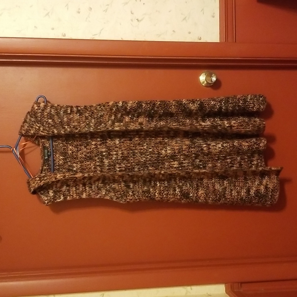 Sleveless Cardigan with hood